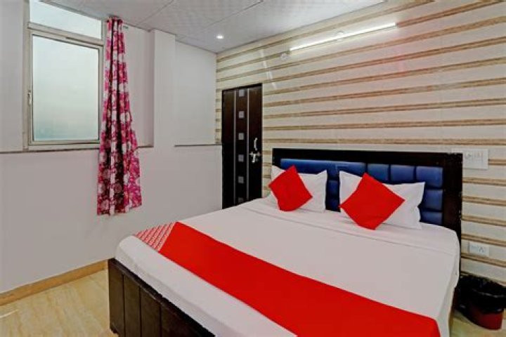 What are OYO rooms known for?