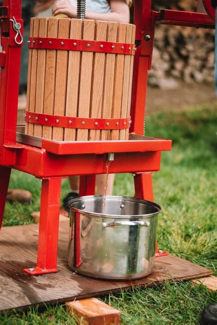 What can you mix with apple cider vinegar to make it taste better?