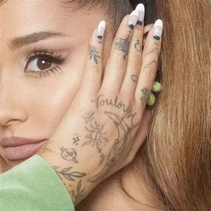 What does Ariana Grande's tattoo say 7 Rings?