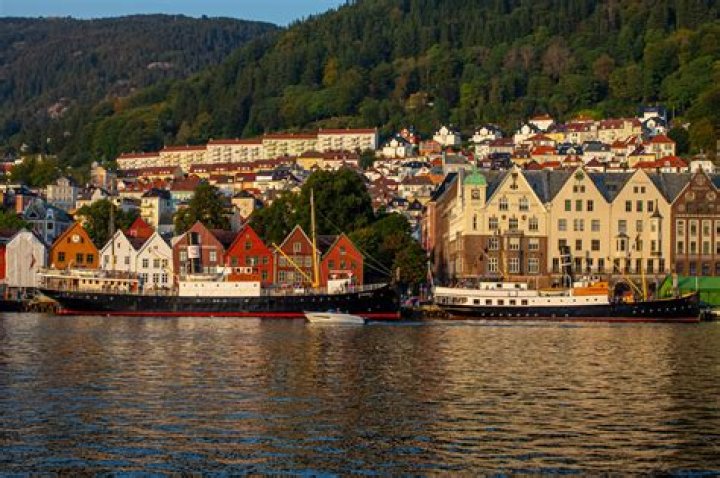 What does Bergen mean in German?
