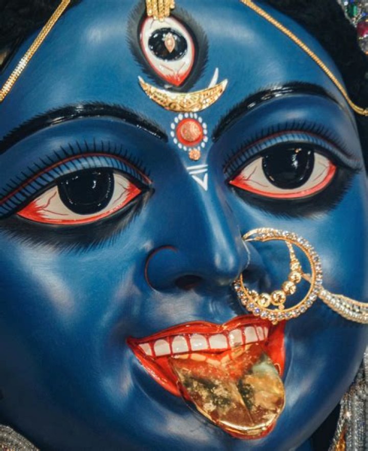 What does Kali carry?