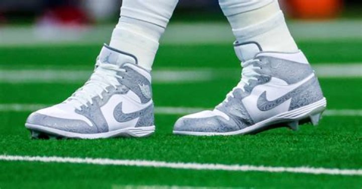What football cleats do the pros wear?