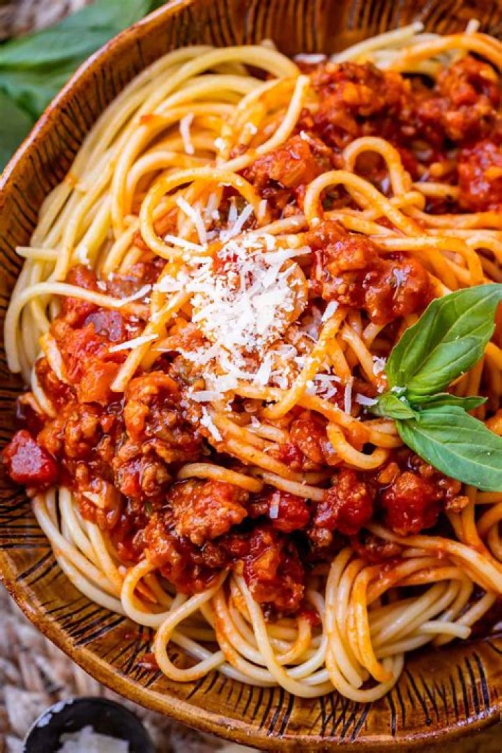 What if a dog eats spaghetti sauce?