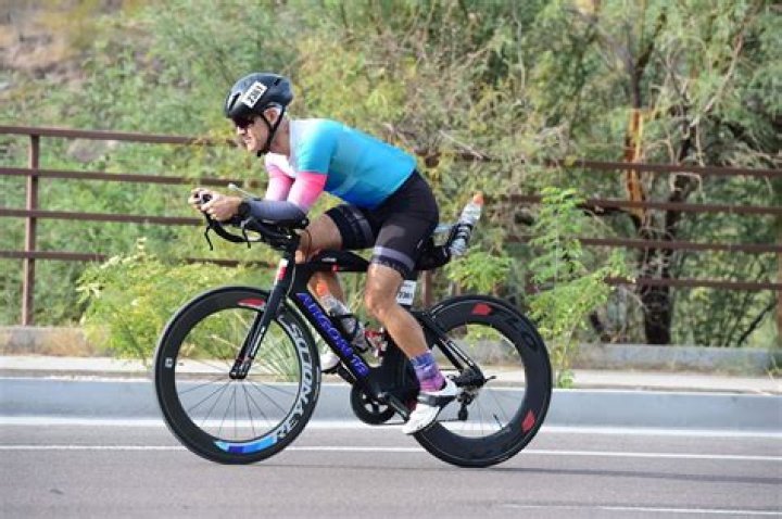 What is a good bike speed for a triathlon?