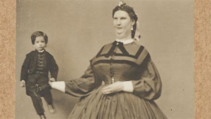 What is the age difference between Anna and Bates?