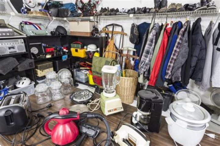 What is the difference between clutter and hoarding?