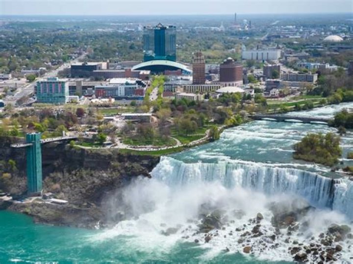 What is the foam in Niagara Falls?