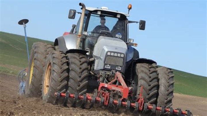 What is the horsepower of a Lamborghini r8 tractor?