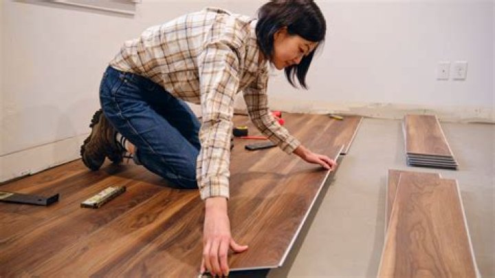 What is the labor cost to install laminate flooring?