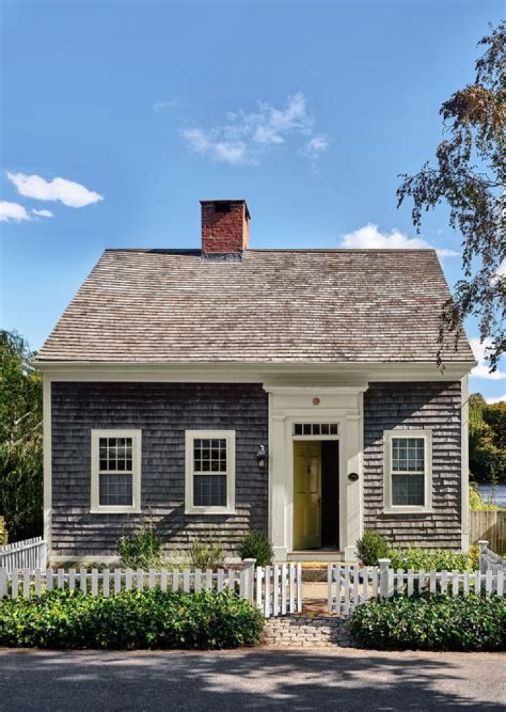 What is the most common house color?