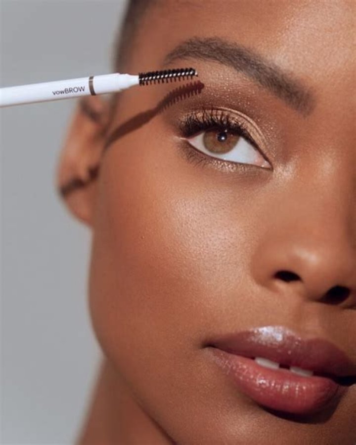 What is the new eyebrow trend?