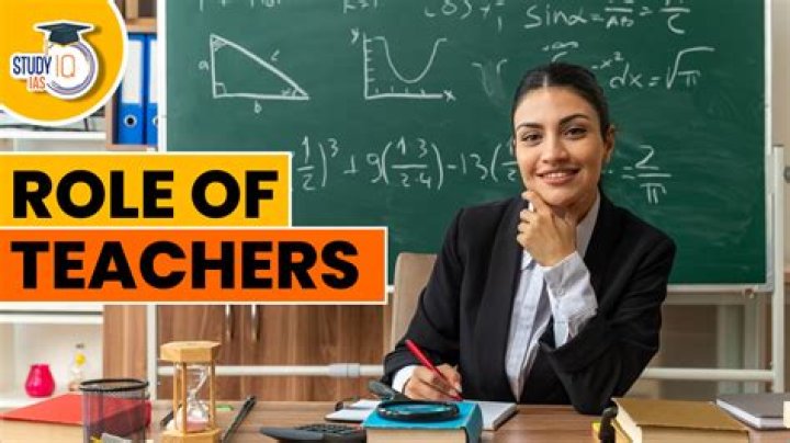 What is the teachers role in developing readers?
