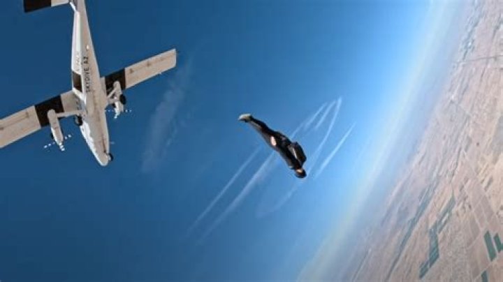 What's the fastest speed skydiving?