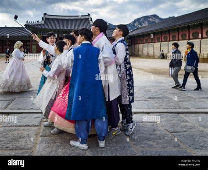 When did Korea stop wearing hanbok?