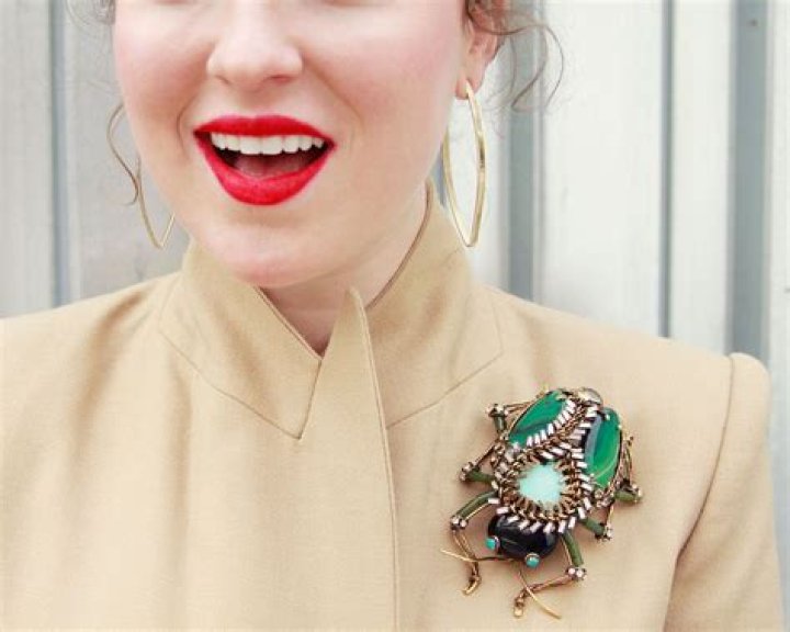 Where are brooches worn?