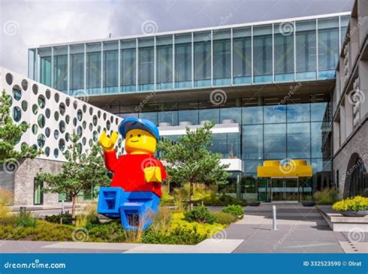 Where is Bebe headquarters located?