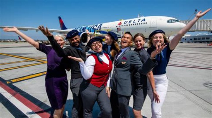 Which airlines pay for flight attendant training?