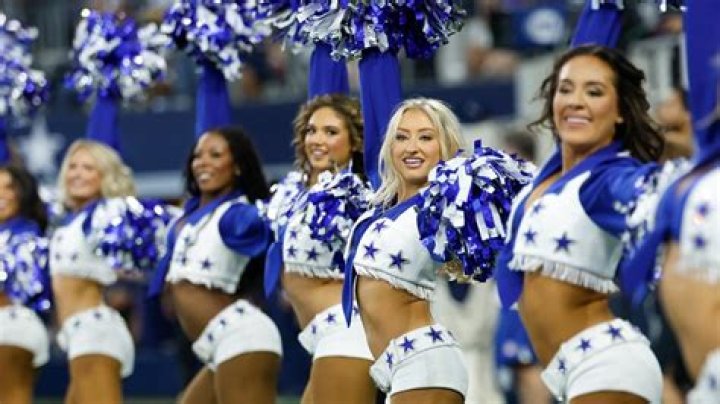 Which cheerleader sued the Dallas Cowboys?