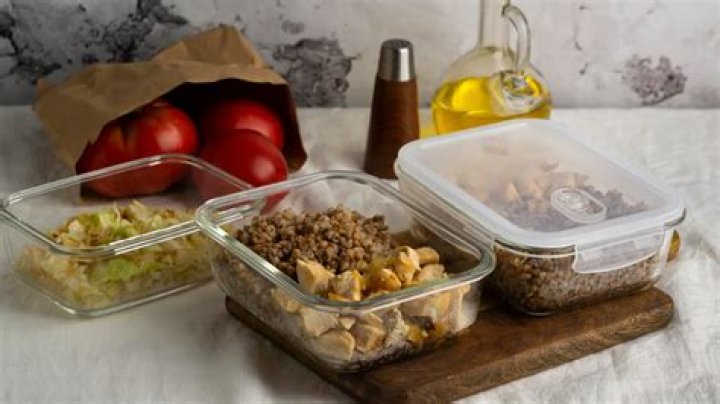 Which containers are microwave safe?