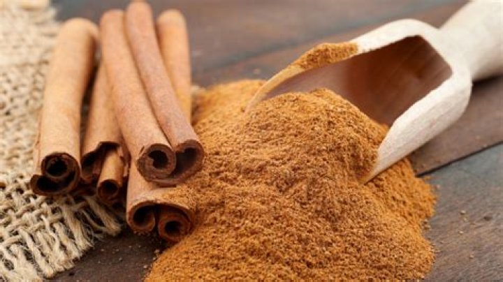 Which is better cinnamon sticks or powder?