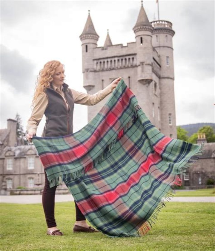 Who can wear the Balmoral tartan?