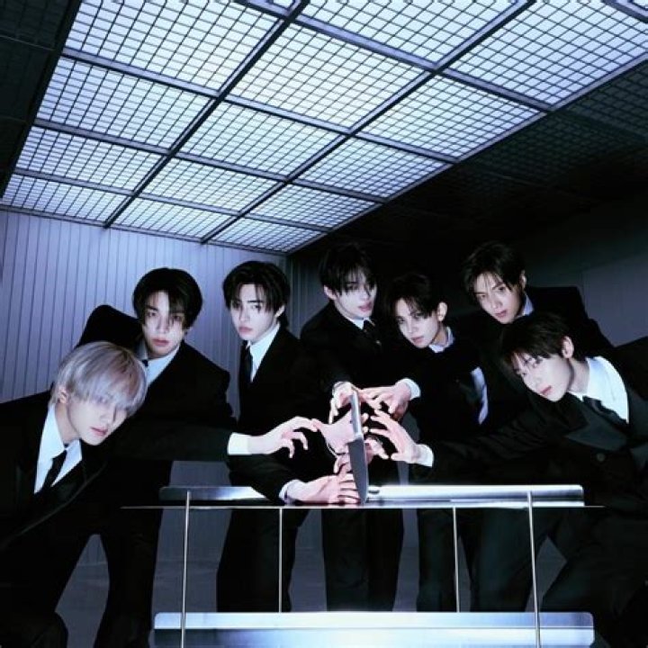 Who debuted in ENHYPEN?