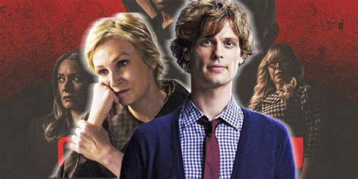 Who does Spencer Reid kiss?