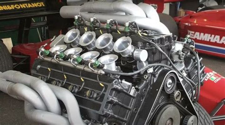 Who has Ferrari engines in F1?