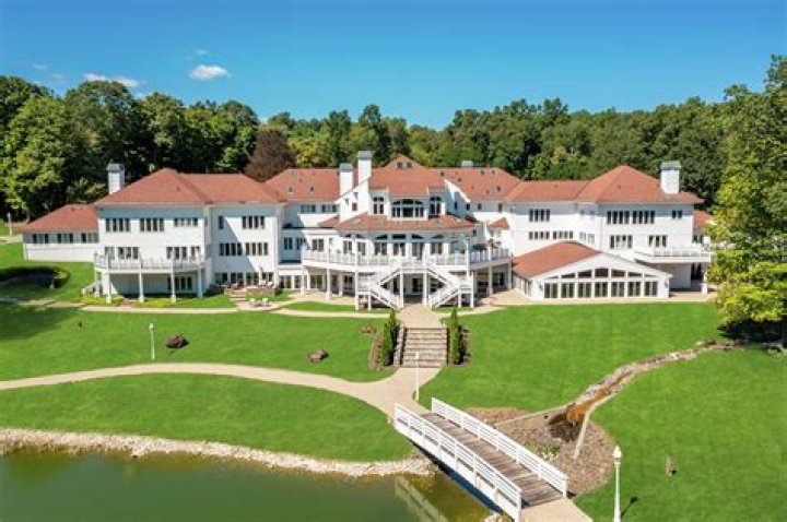 Who owns Mike Tyson's mansion?