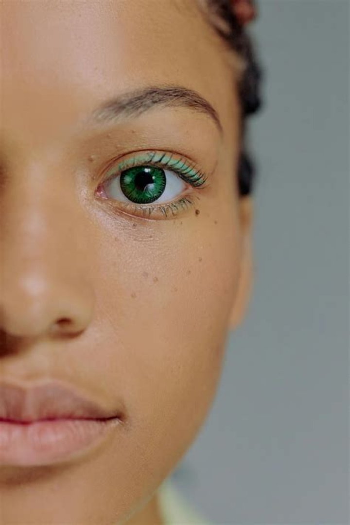 Why is eye contact rude in Japan?