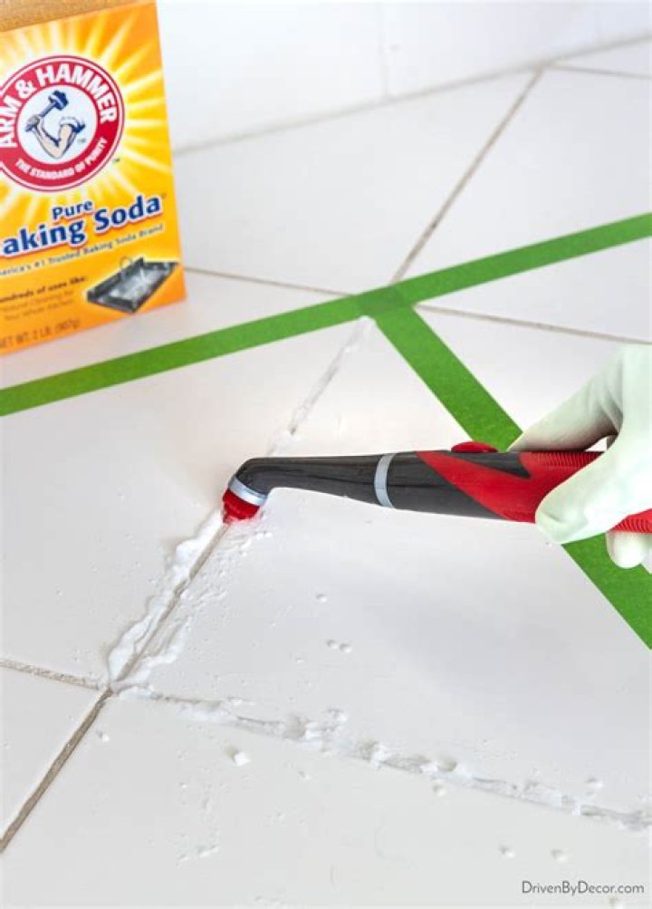 Will hydrogen peroxide clean tile grout?